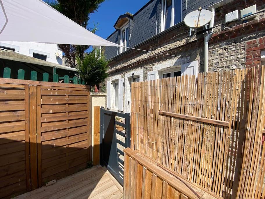 Yport, Maison De Pecheur Avec Jolie Terrasse. Luaran gambar